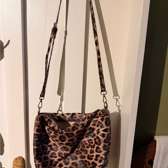 Charming Charlie Leopard Print Crossbody Bag - Picture 2 of 3